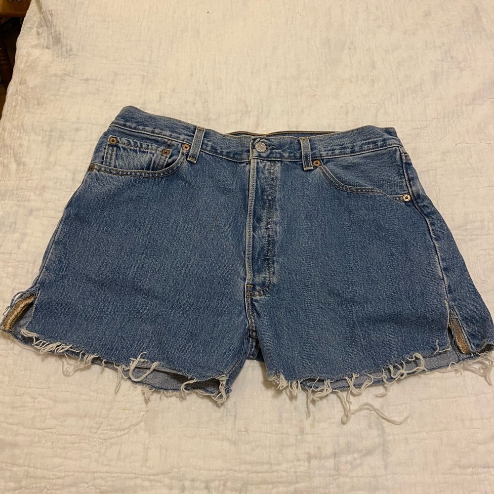 Levi’s 501 High Waisted Women’s Denim Shorts, Medium Wash, Size 30
